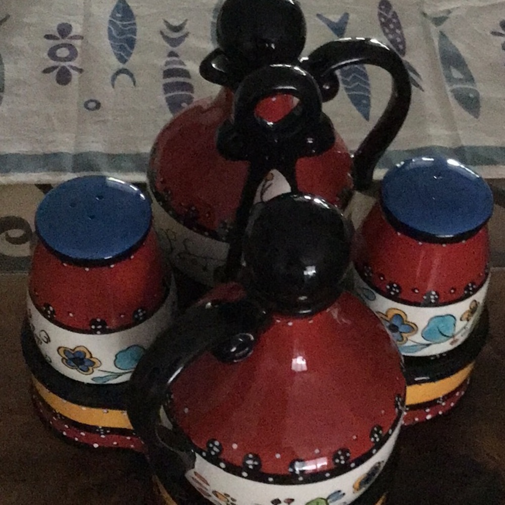 Beautiful set of salt, vinegar, oil and pepper. Hand painted. Made in Spain